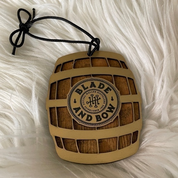 Blade & Bow 5 key bourbon barrel ornament - Picture 1 of 4